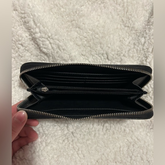 GUESS large zip around wallet - Picture 4 of 4